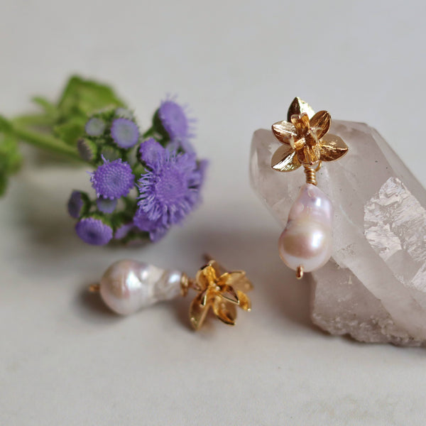 Aretes Flor de Perla Barroca